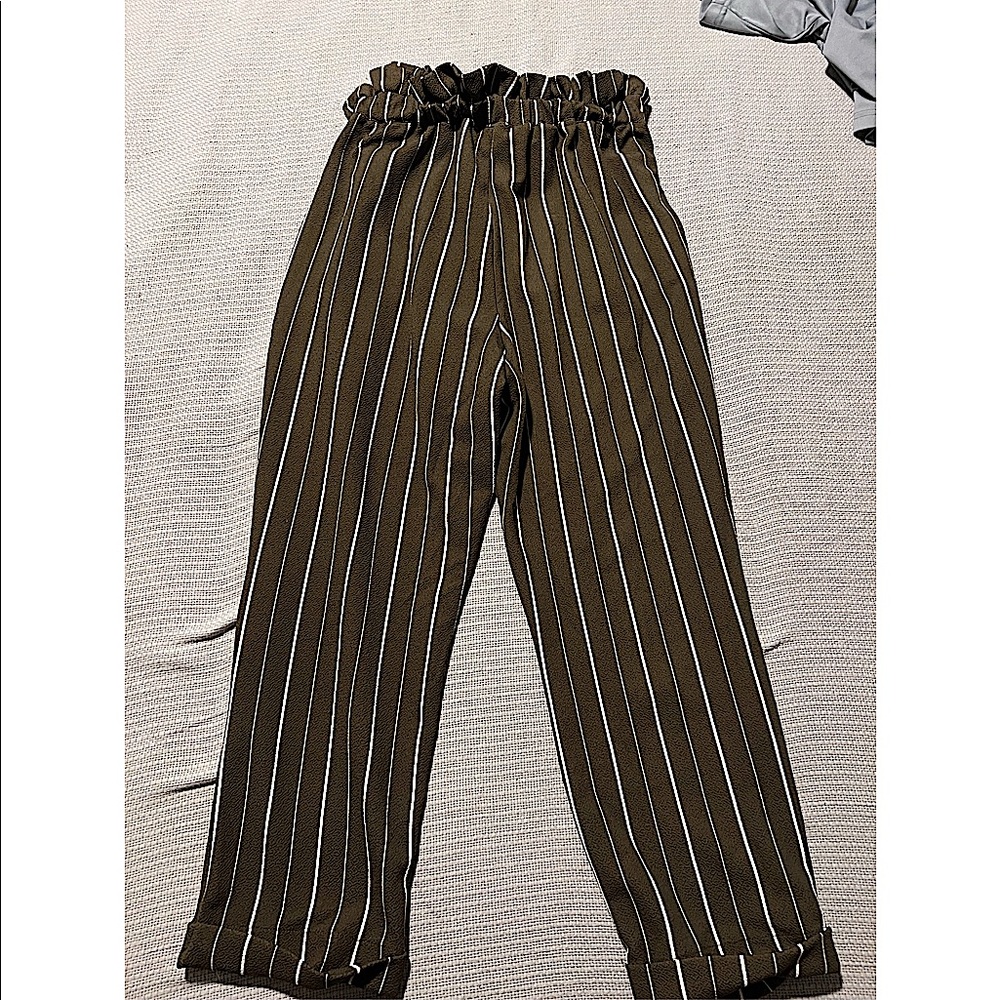 Super cute flowy pants! Adorable for the summer with a nice top! Never worn!